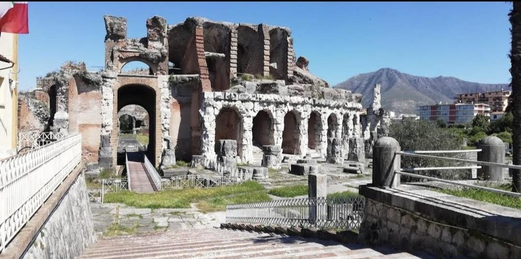 Casa Palazzine Ovest In Centro Citta Apartman Santa Maria Capua Vetere Kültér fotó